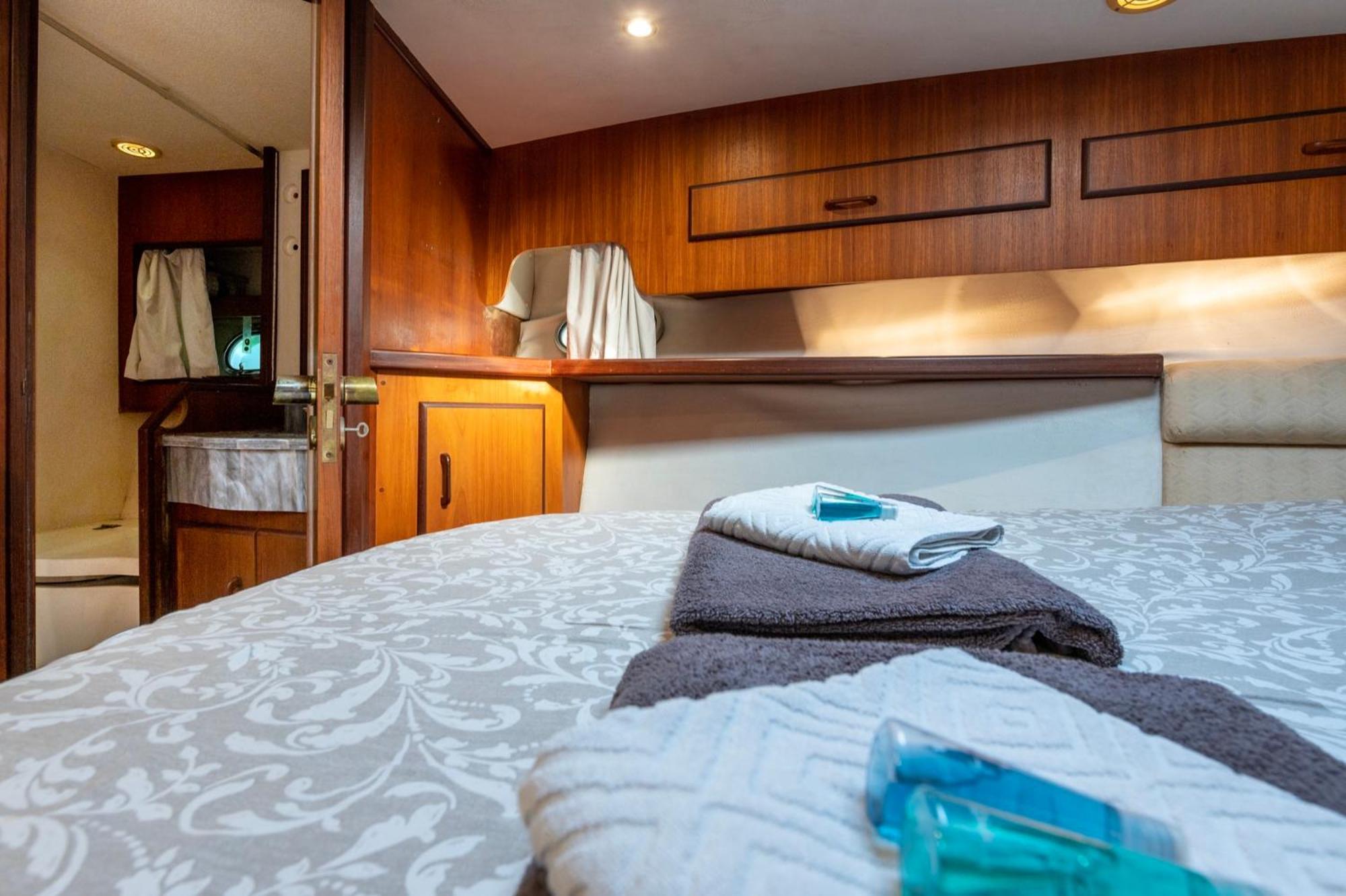 Boat Accommodations Barcelona San Adrián de Besós Zewnętrze zdjęcie